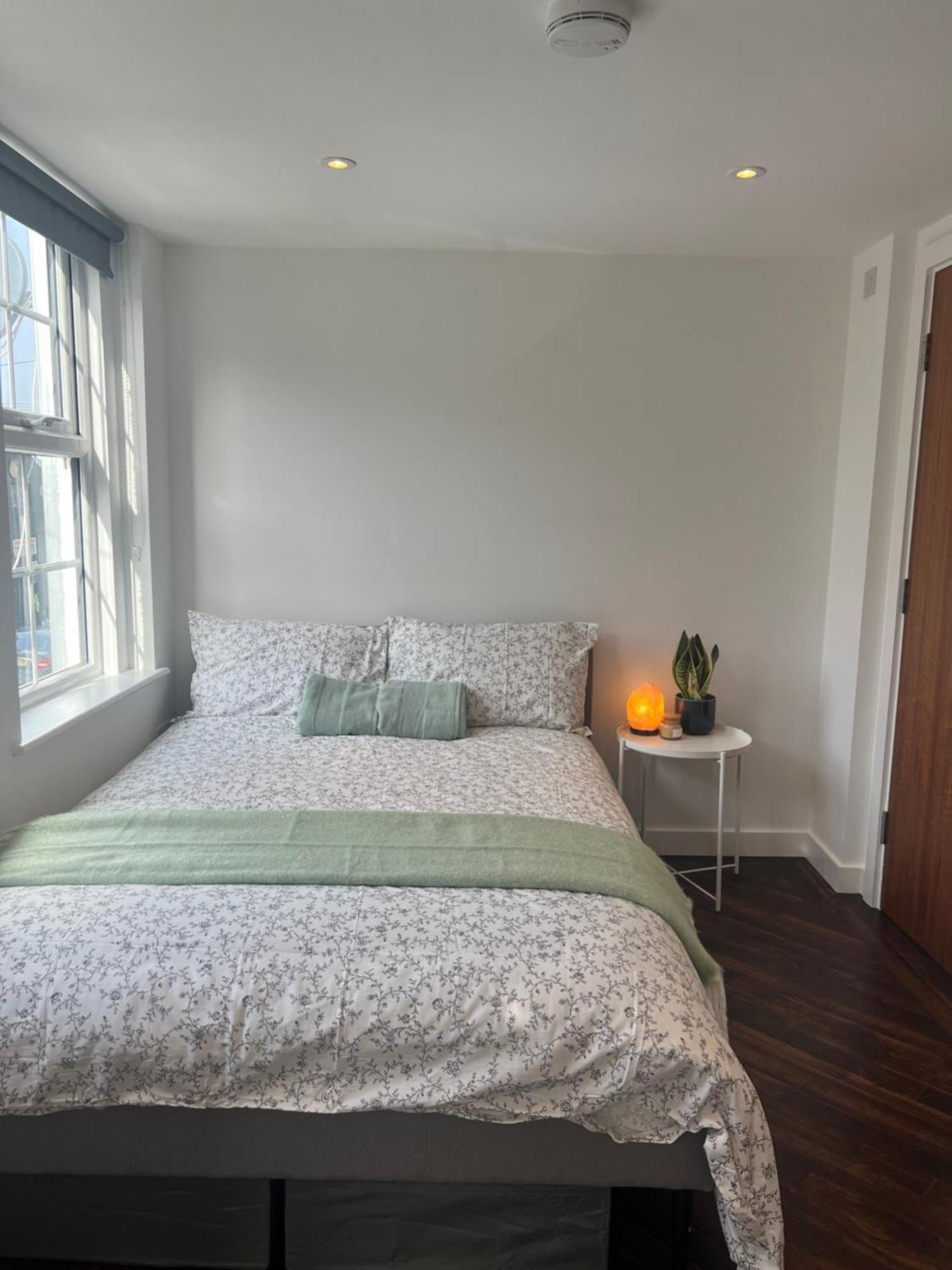 Spacious Battersea Rooms And Apartments London Exterior photo